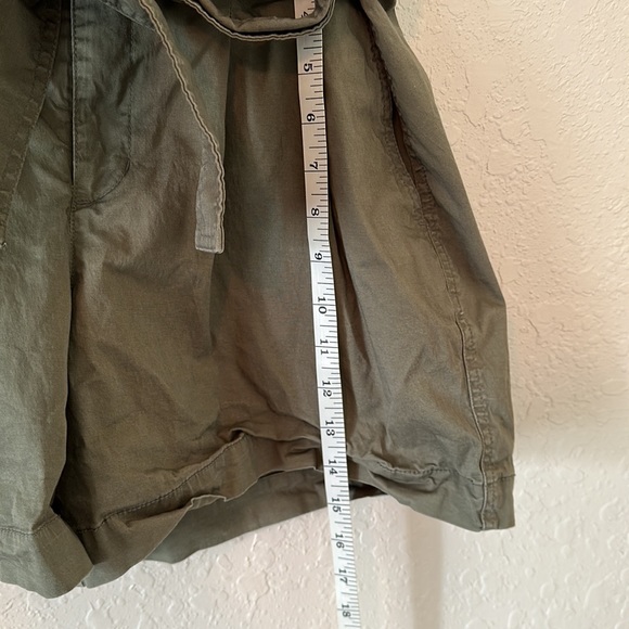 A New Day olive green shorts size 8 high wasted - Picture 6 of 7